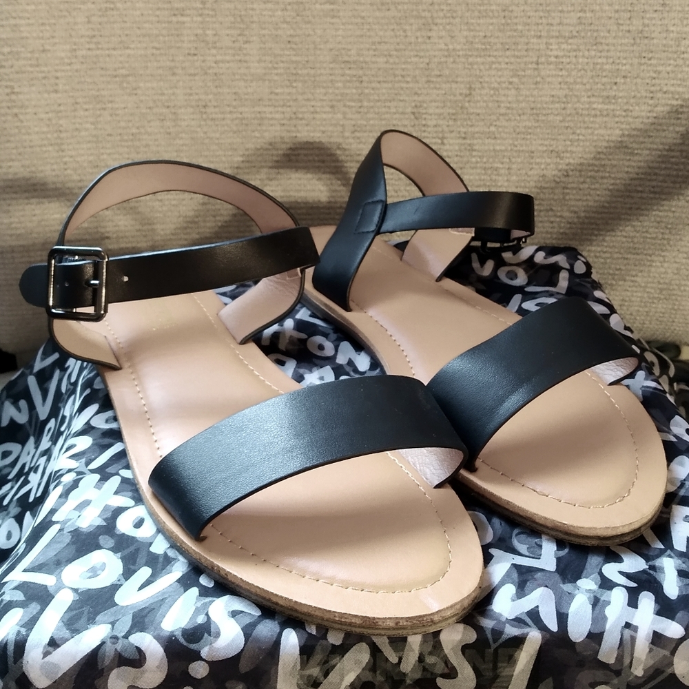 *NWOT* Black strappy sandal with buckle clasp